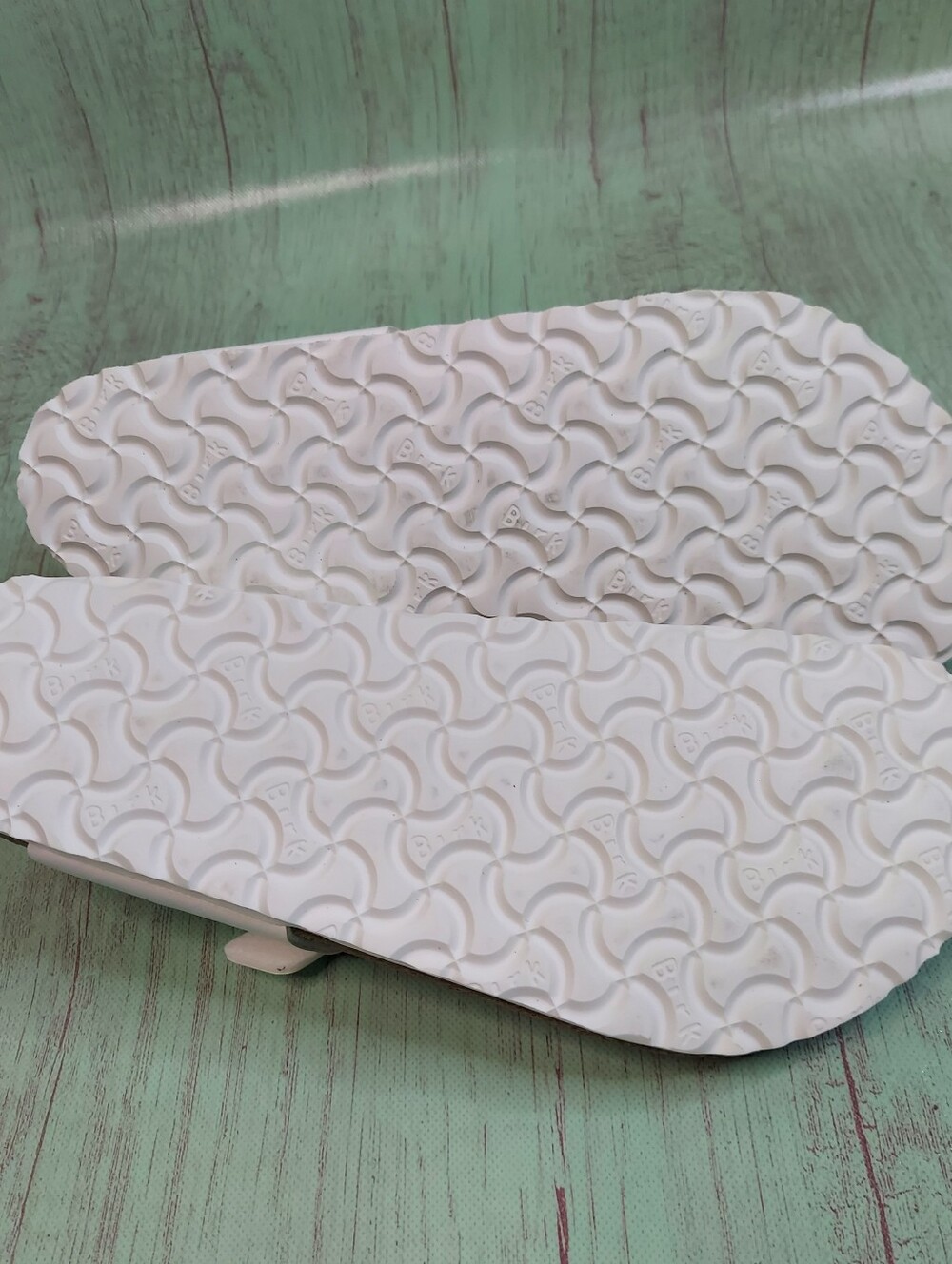 Birkenstock White Gizeh Sandals Sz 42 L11/M9 - Picture 12 of 14